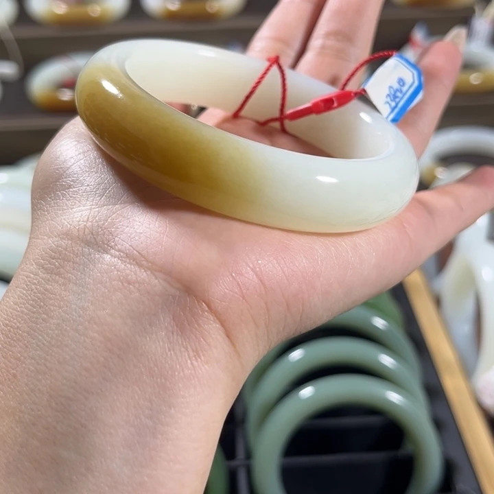 和田玉未镶嵌手镯