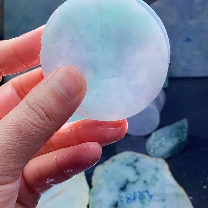 翡翠未镶嵌颈饰毛料25