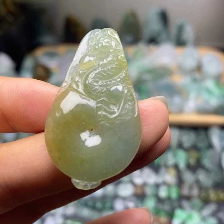 颈饰未镶嵌翡翠龙扣