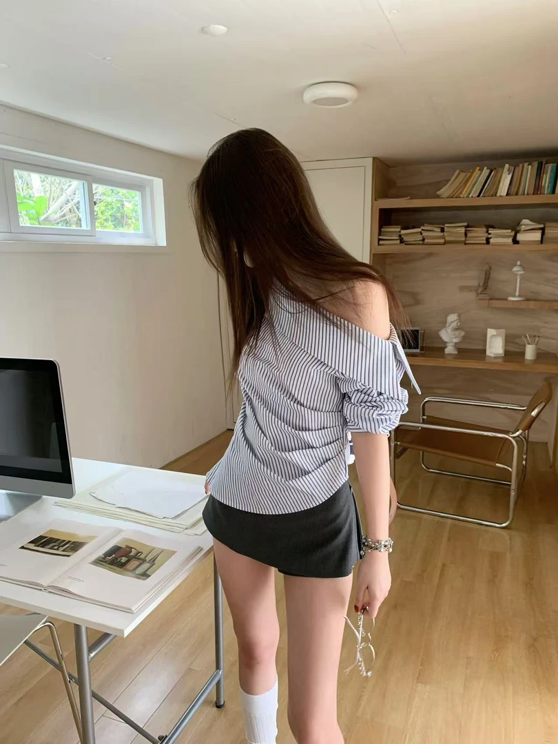 不冷BULENG “乔妹风 气质蓝色条纹露肩衬衫女宽松设计感小众上衣