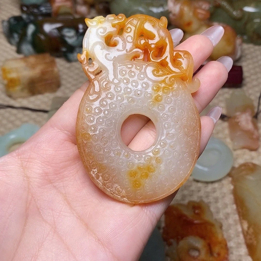 蛇纹石玉未镶嵌颈饰