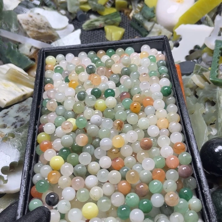 和田玉未镶嵌颈饰玉**填