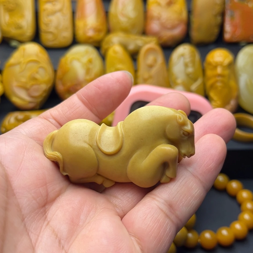 几***两颈饰未镶嵌石英质玉