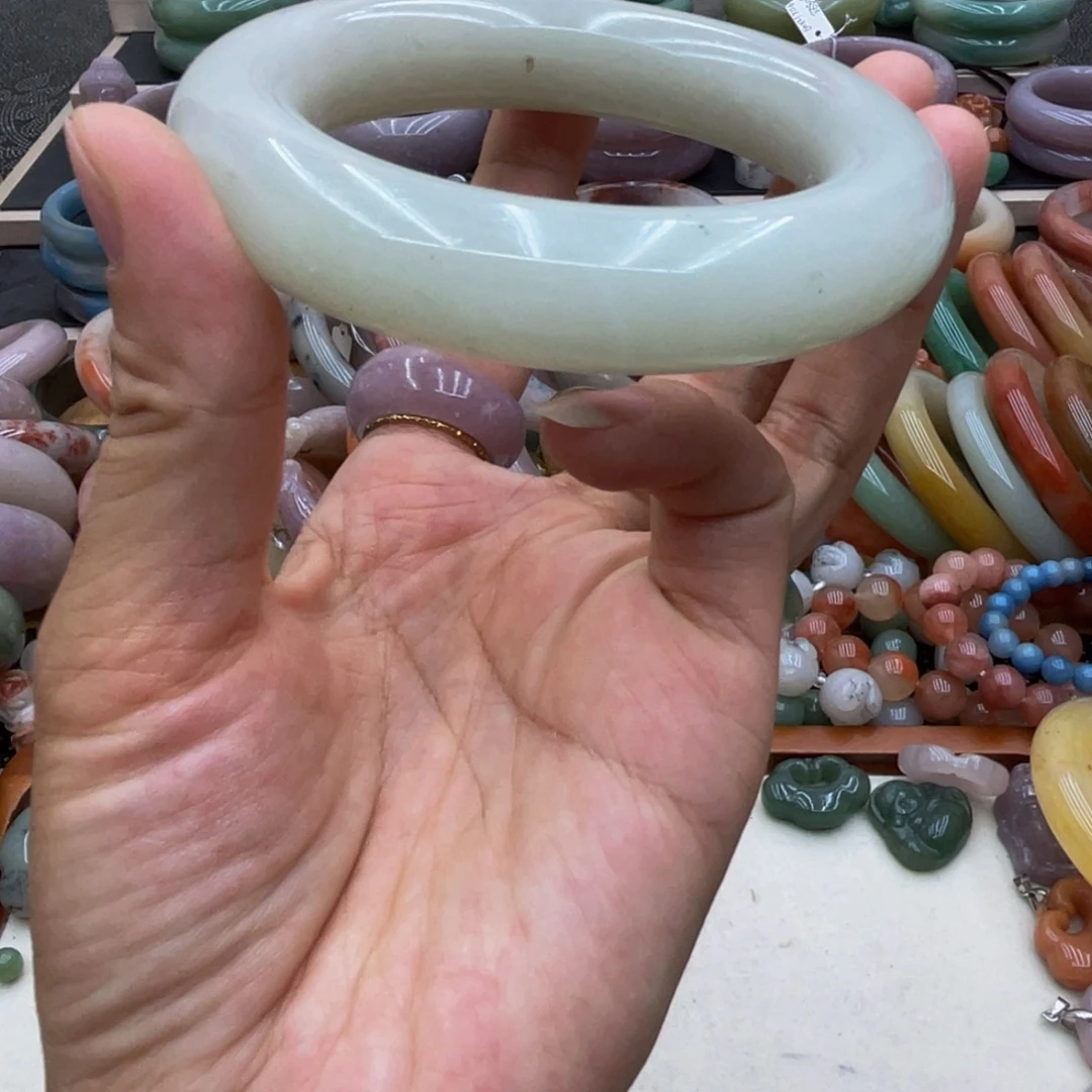 未镶嵌圈口58石英质玉