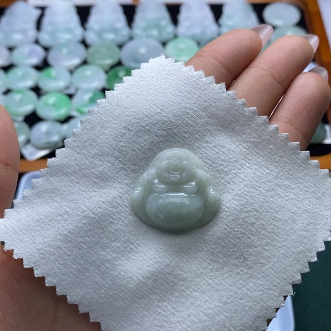 翡翠颈饰未镶嵌佛公