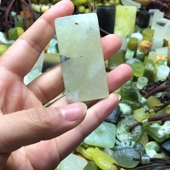 未镶嵌岫玉吊坠岫