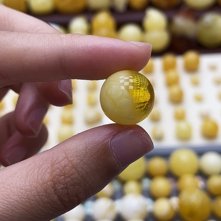 琥珀未镶嵌裸石14.6mm瑕044