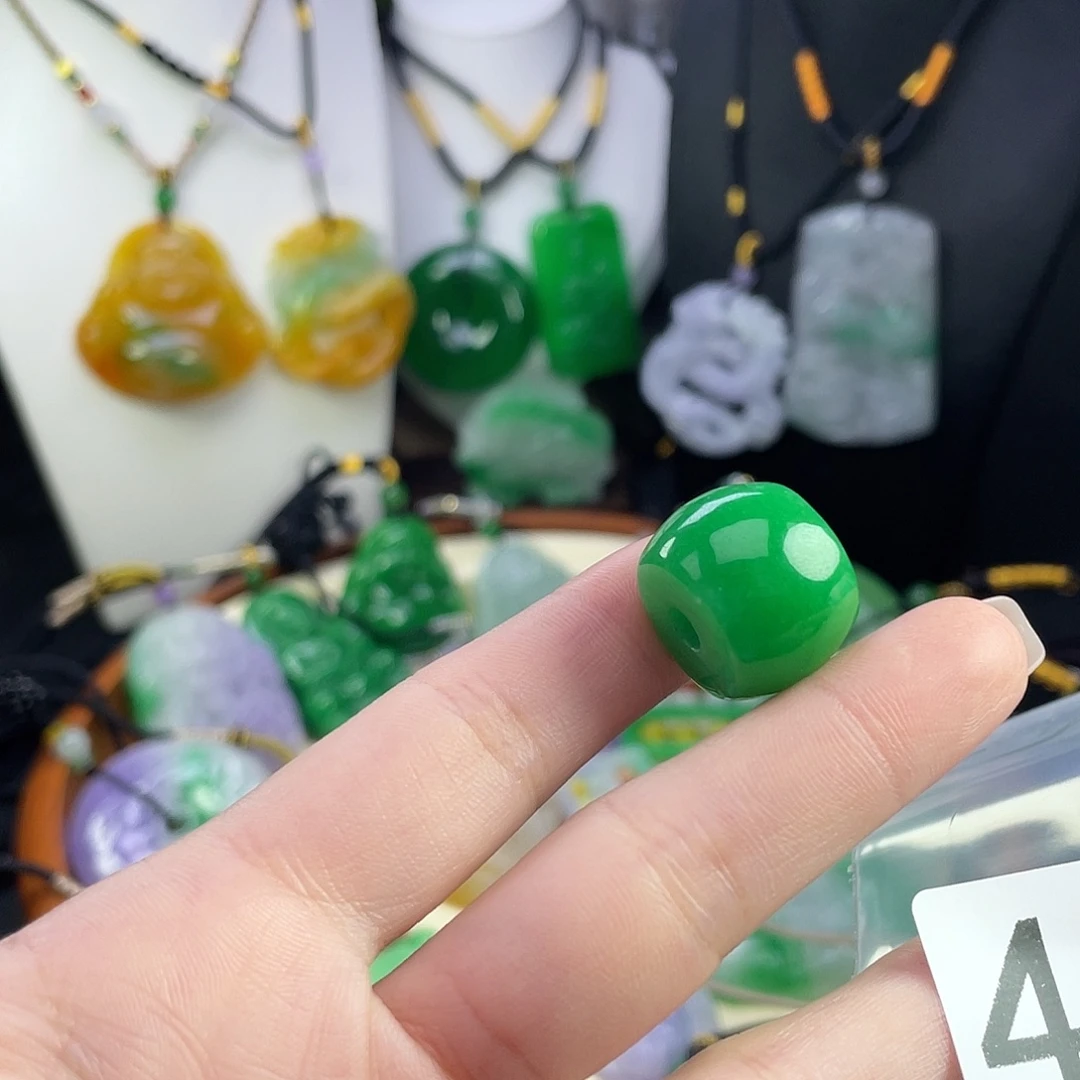 翡翠未镶嵌吊坠(赠链)