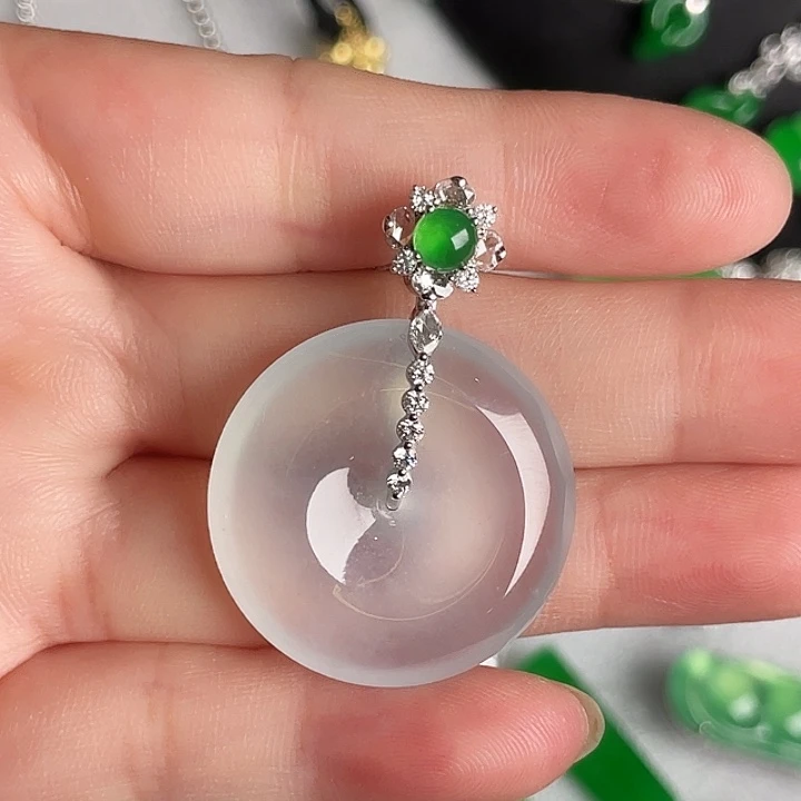 颈饰18K金镶嵌翡翠吊坠