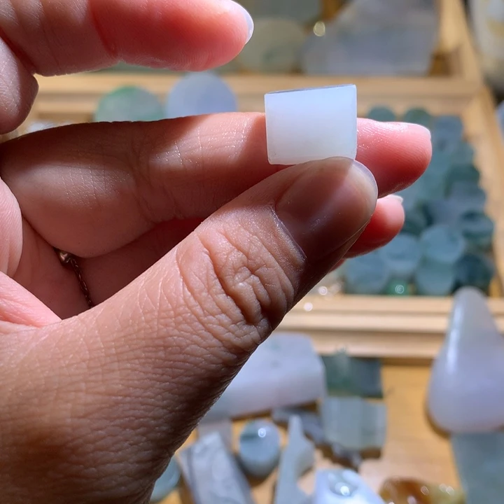 翡翠未镶嵌颈饰0000000012