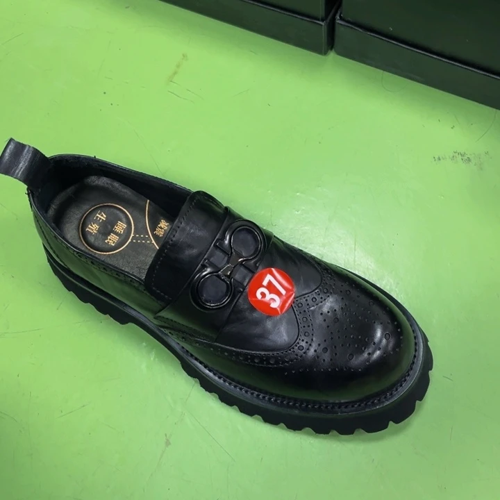 8***8头层牛皮（革）一脚蹬布洛克雕花款193-5