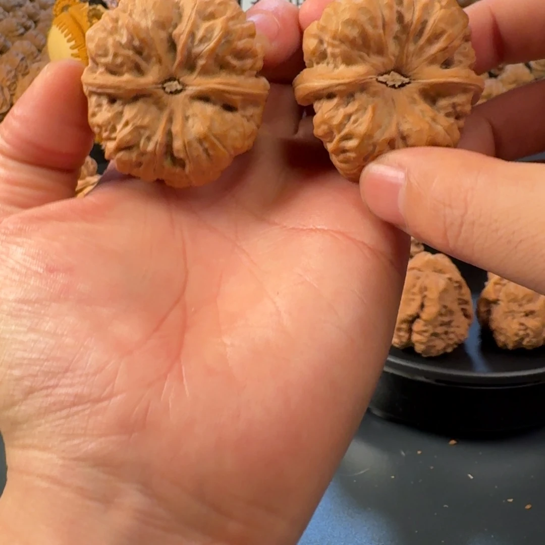 呐***兜吊坠文玩核桃蛤蟆的眼睛是真的好看啊我的