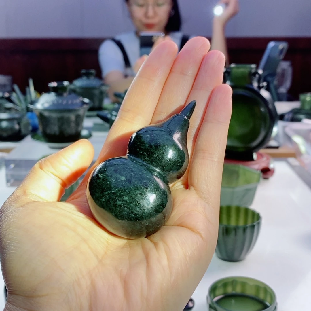 未镶嵌和田玉（青玉）摆件