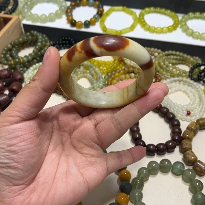 蛇纹石玉未镶嵌手链卡56.6微瑕