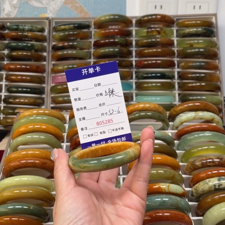 阳***阳蛇纹石玉未镶嵌手镯