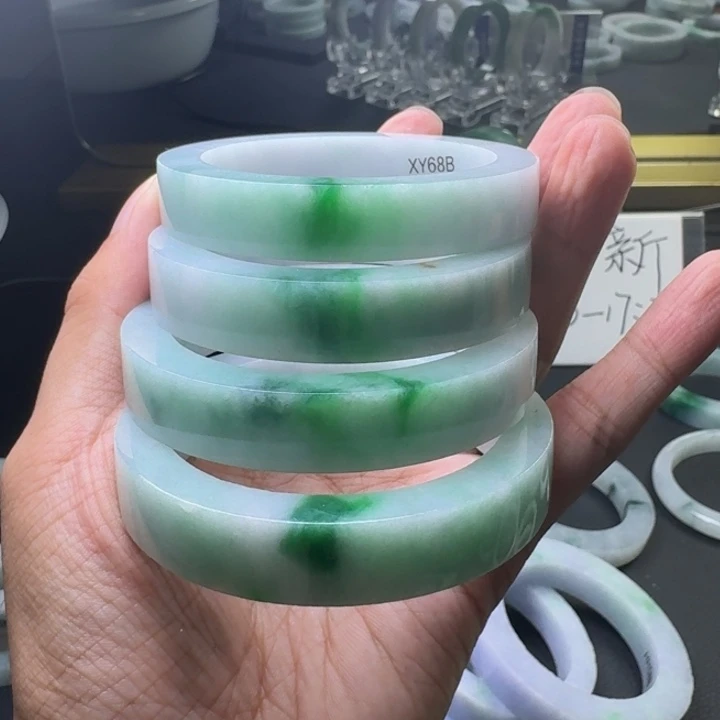 未镶嵌手镯定制翡翠多样性发一