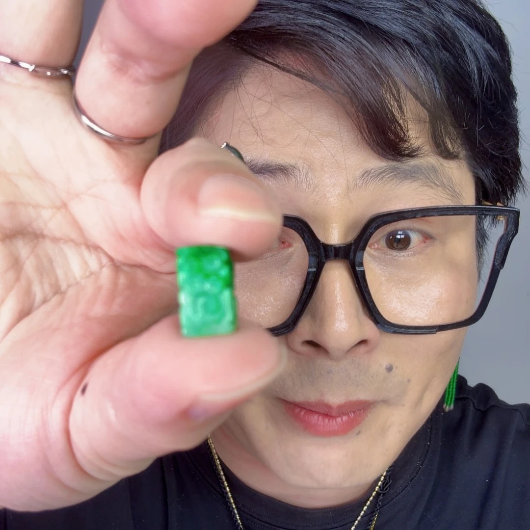 颈饰未镶嵌翡翠一件