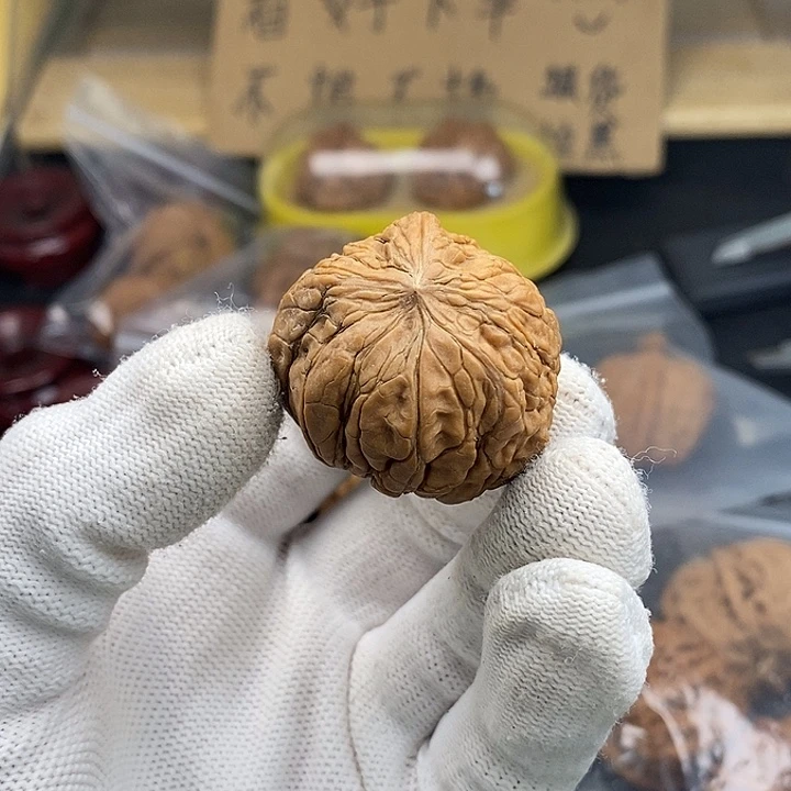 奥***噢吊坠文玩核桃瑕疵不退不换