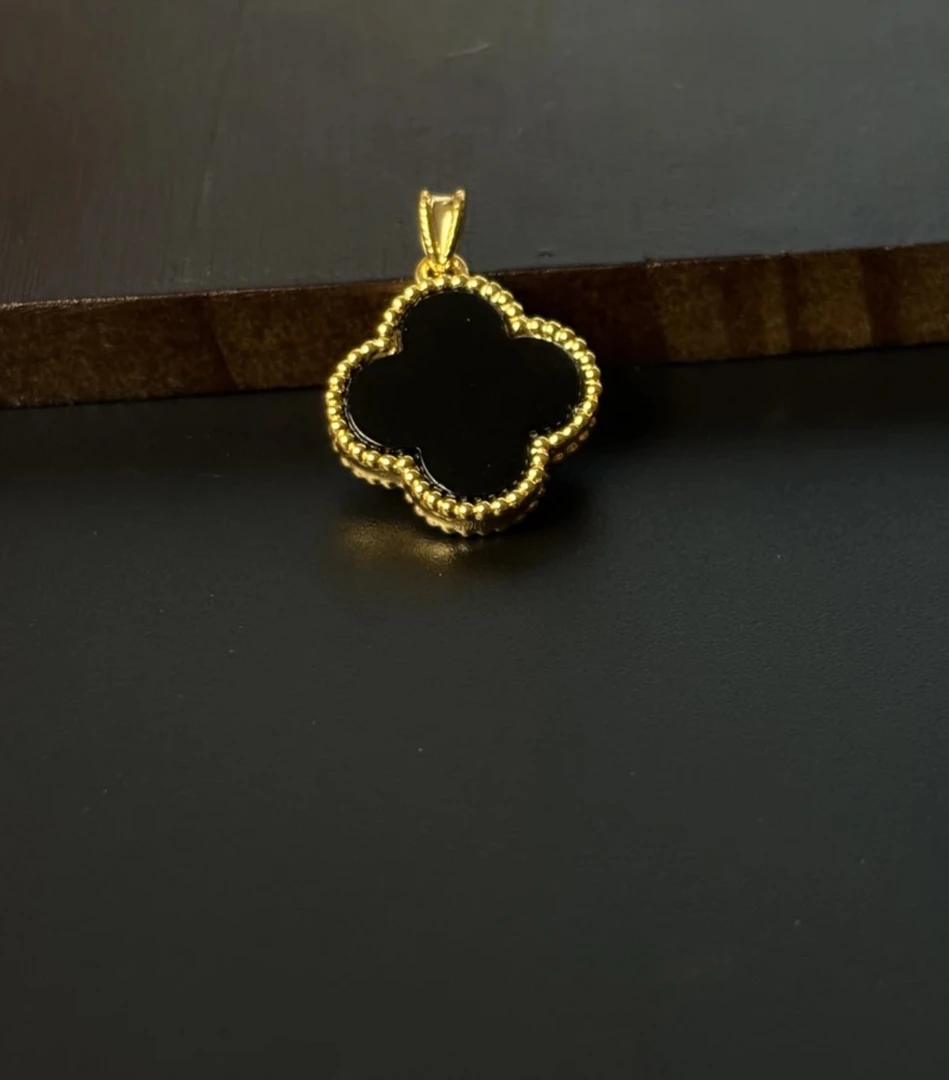 18k金 吊坠 Au750 四叶草吊坠  送银项链 20mm z120