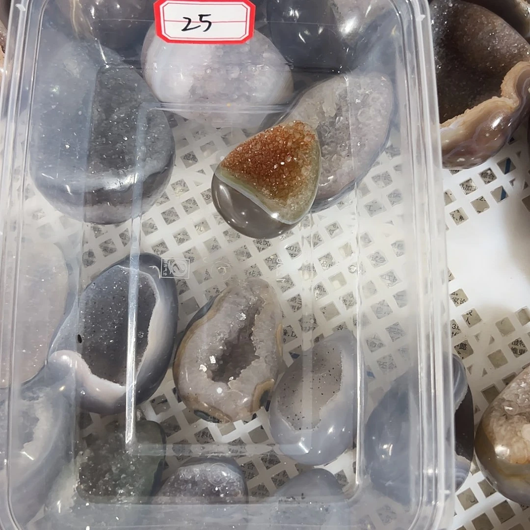 D***们水晶未镶嵌珠宝半成品