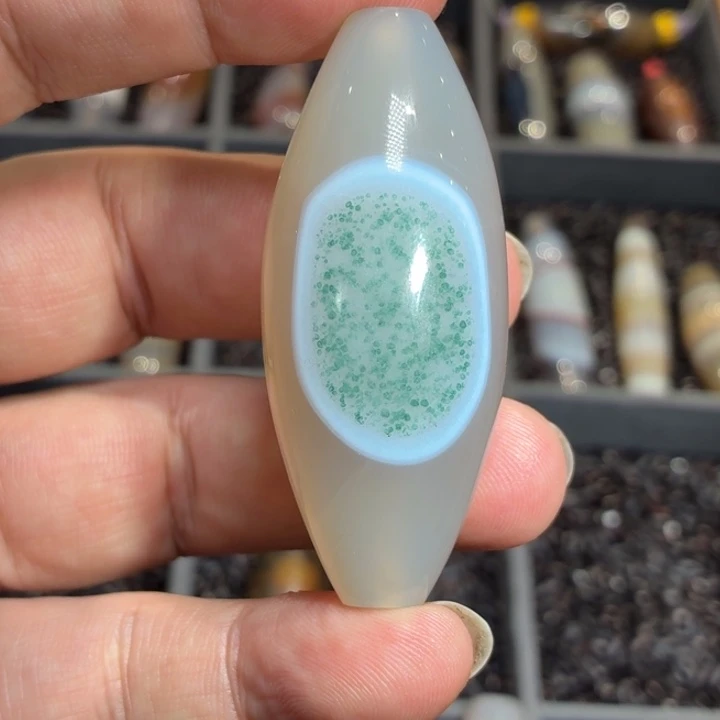 黑***部玛瑙/玉髓散珠059