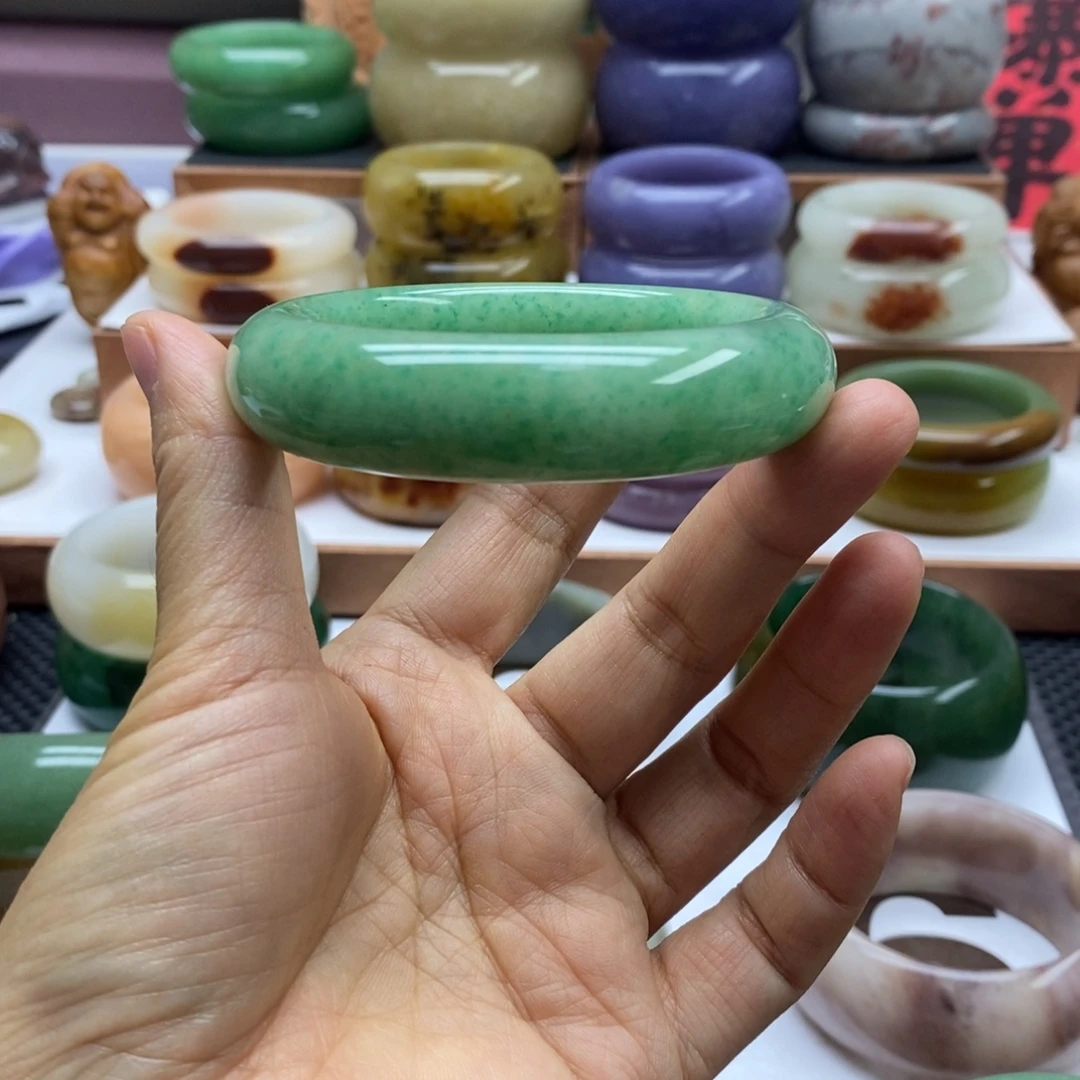 ༊***꧔石英岩玉未镶嵌手镯