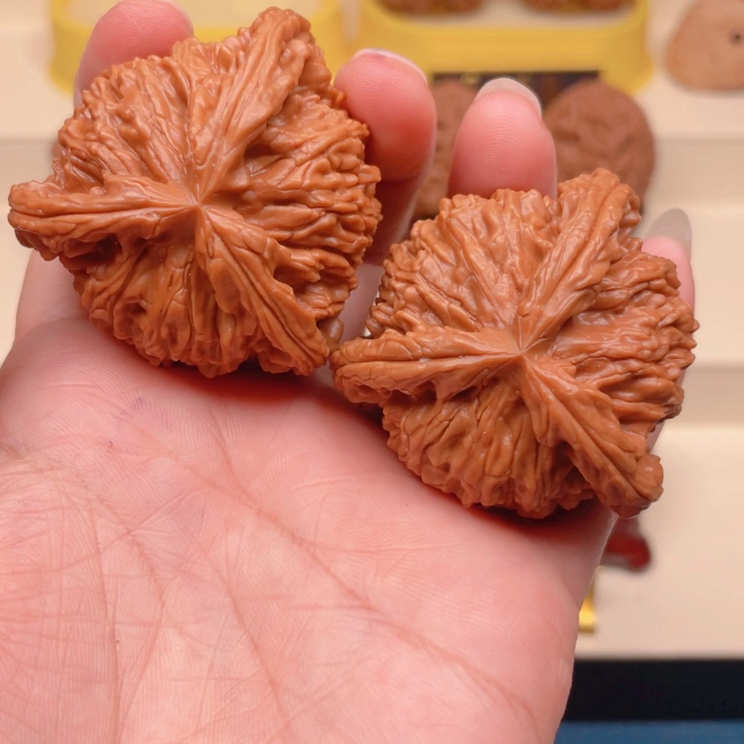 文玩核桃把件正球奔47白狮子