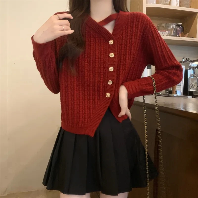 圣诞节红色不规则V领针织衫女秋冬新款显瘦短款开衫毛衣外套上衣