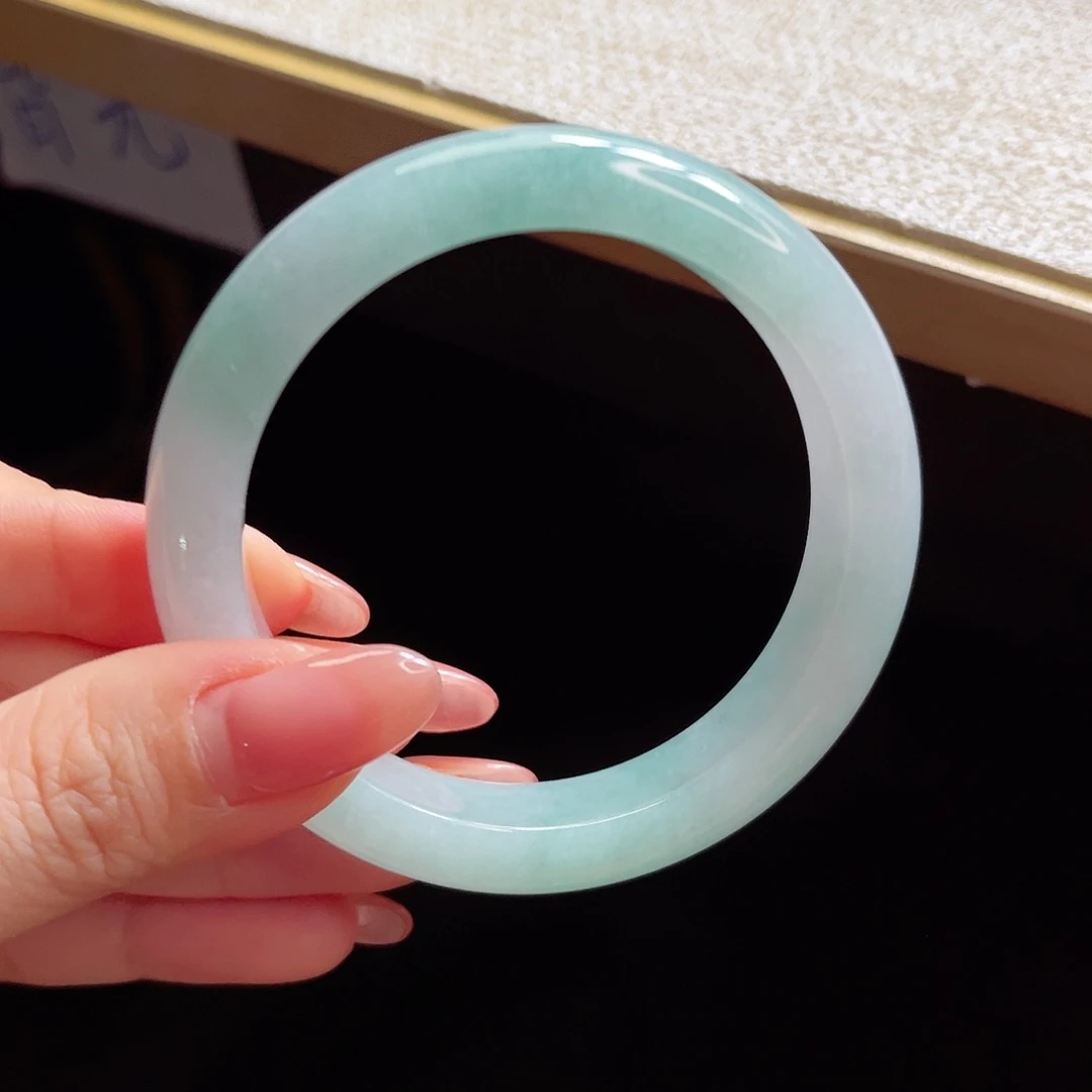 翡翠手镯未镶嵌手镯