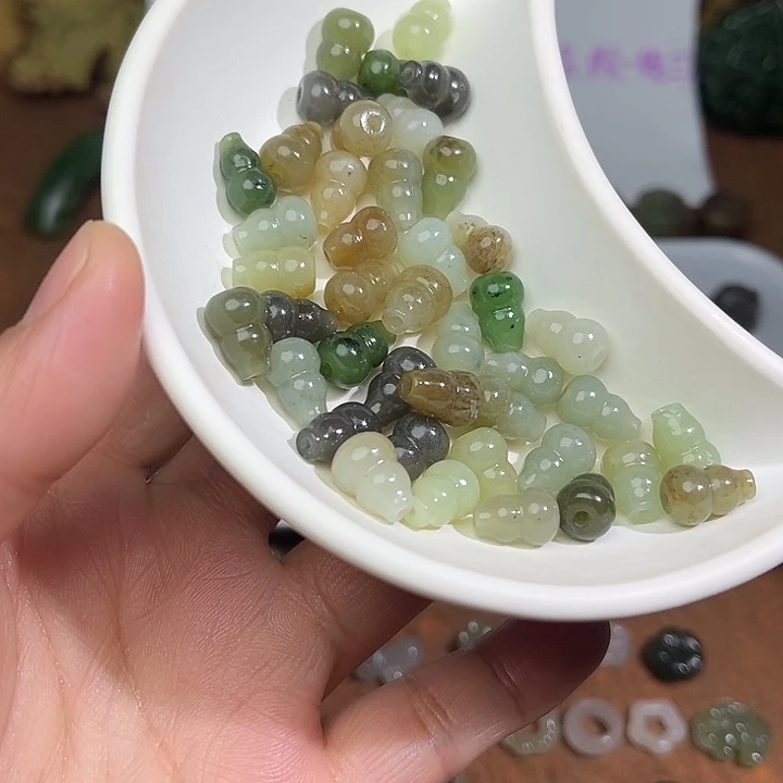 和田玉未镶嵌珠宝半成品拍一随机发2颗