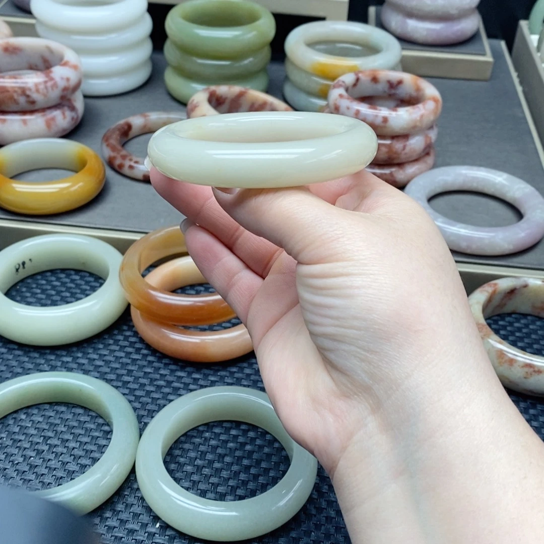 石英质玉（佘太翠）未镶嵌手镯