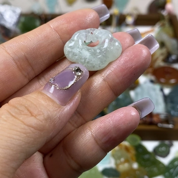 蛇纹石玉未镶嵌吊坠