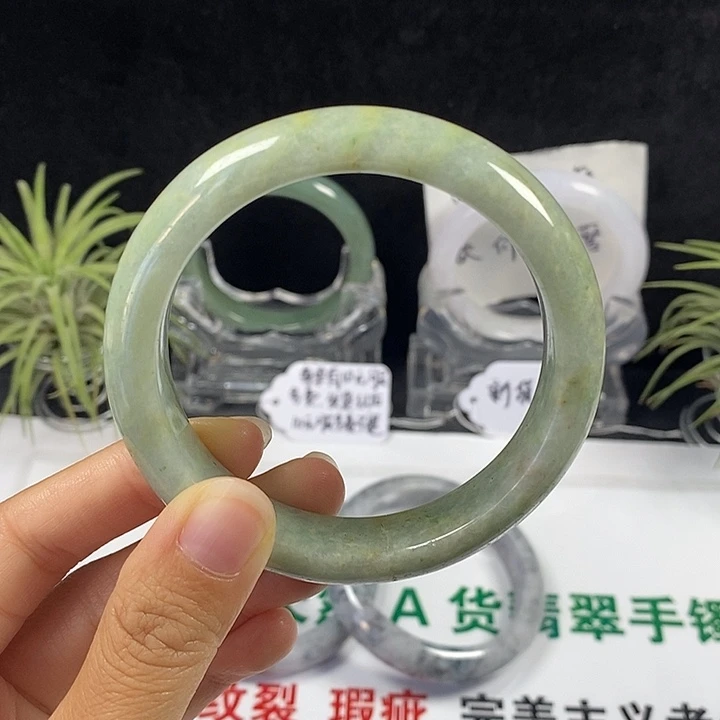 未镶嵌手镯翡翠44号。 59.3圈