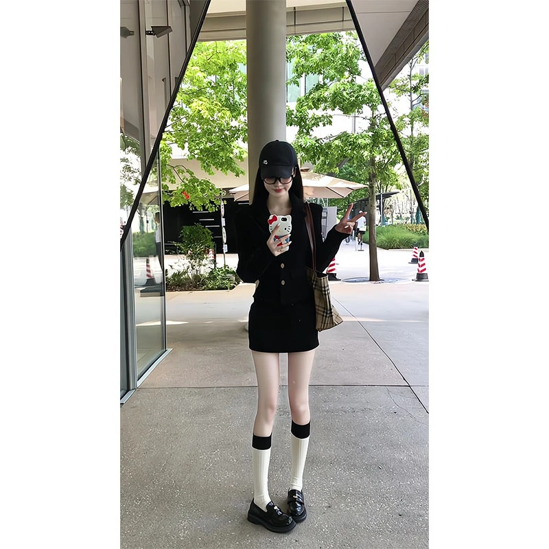 气质小香风上衣辣妹穿搭女秋季2025新款黑色显瘦A字时尚半身裙