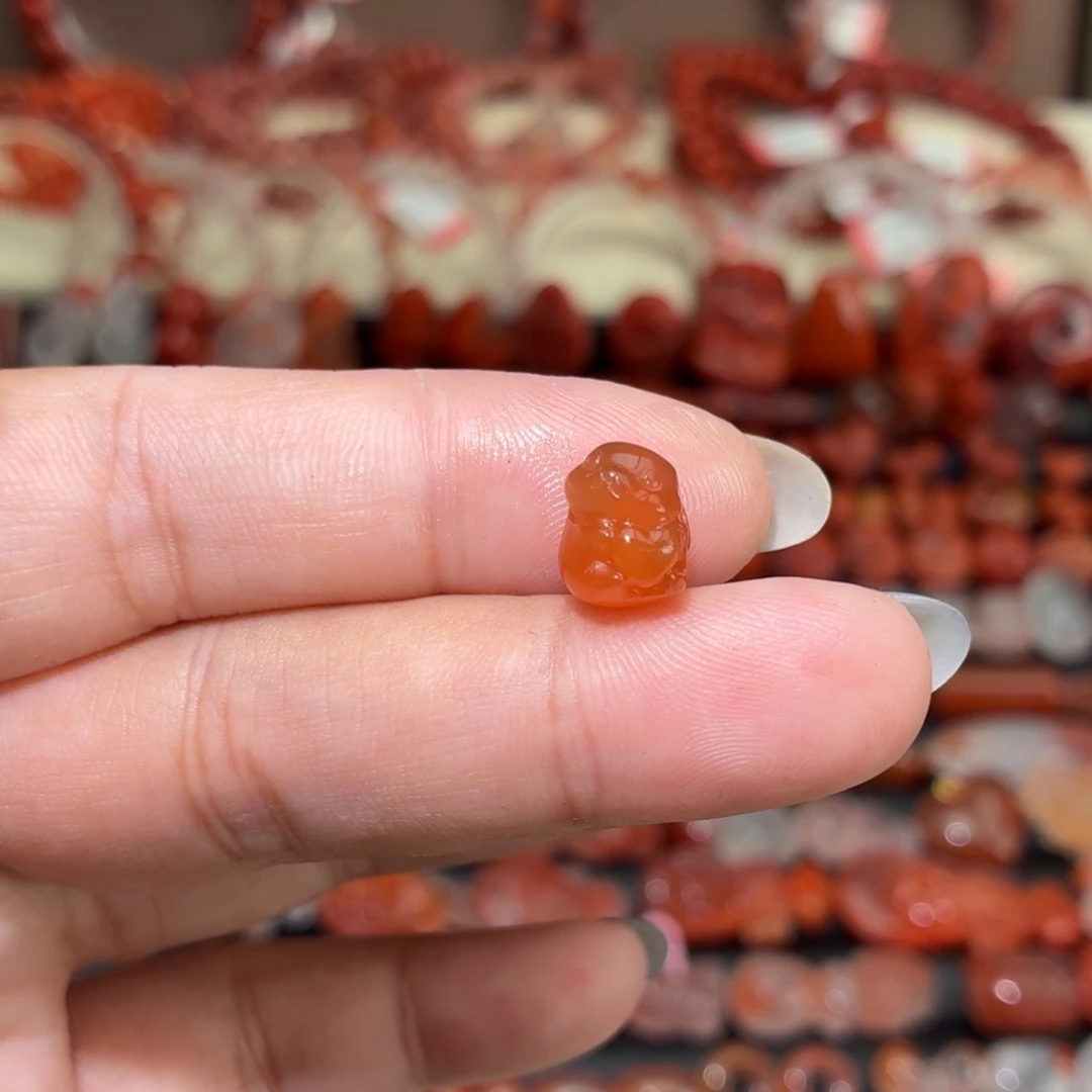 南红玛瑙未镶嵌颈饰小爱心兔