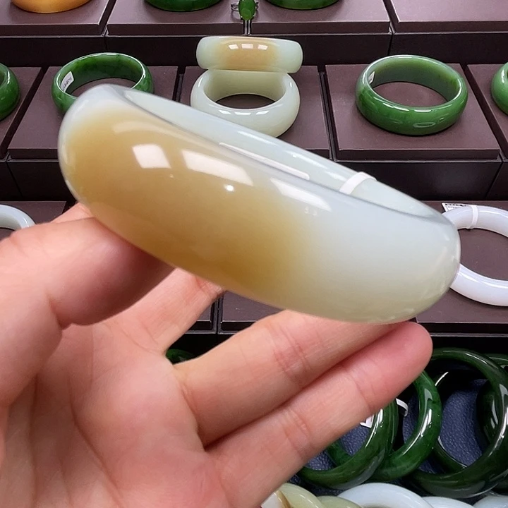 和田玉未镶嵌手镯