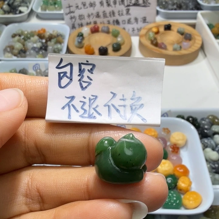 余***生和田玉未镶嵌珠宝奇石