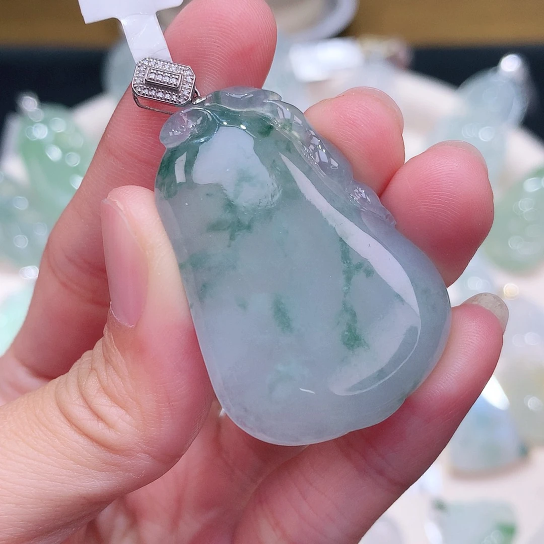 颈饰18K金镶嵌翡翠