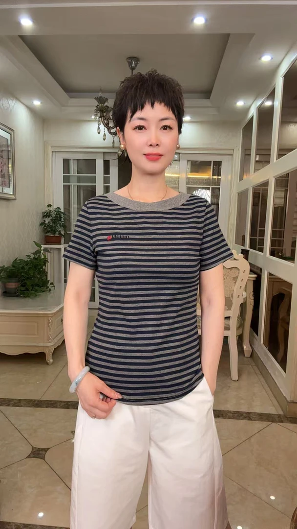 夏季女士圆领短袖刺绣百搭T恤时尚洋气宽松显瘦上衣