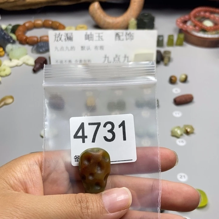 期***。未镶嵌蛇纹石玉颈饰