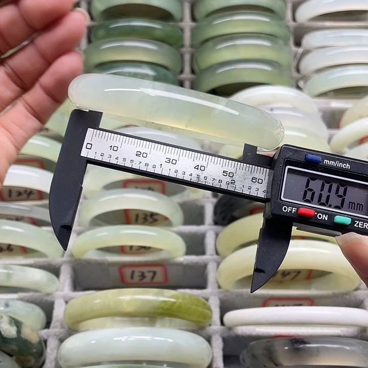 蛇纹石玉未镶嵌手镯137
