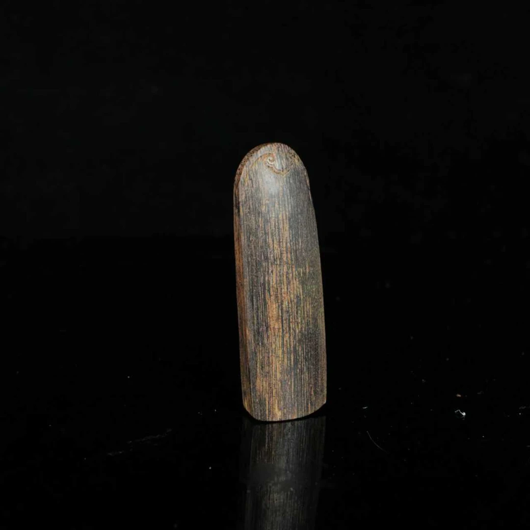 DY-B6379 文莱软丝沉水吊坠 6x1.8x1.0cm 9.01g