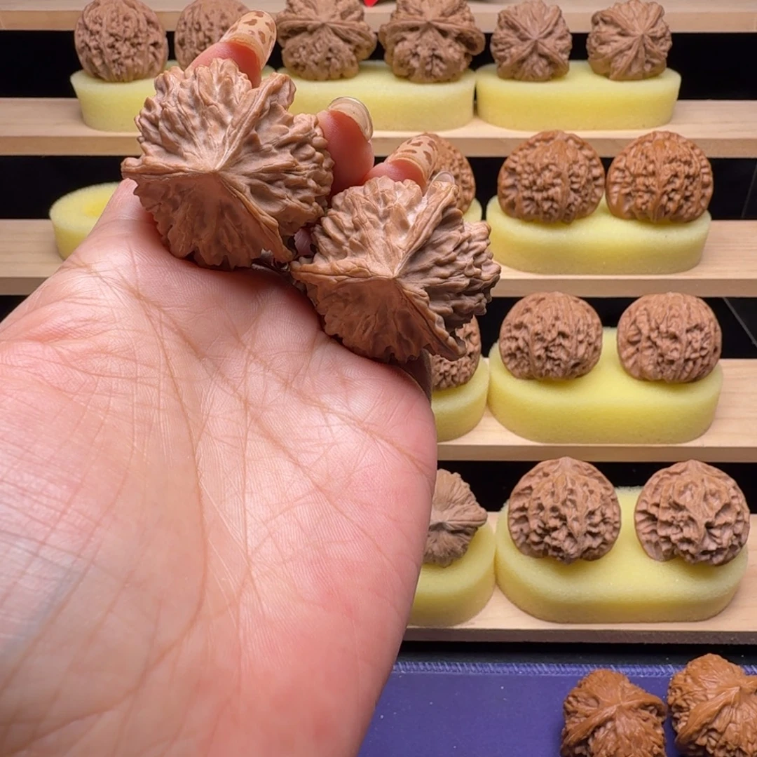 文玩核桃吊坠41尺红马蹄三楞