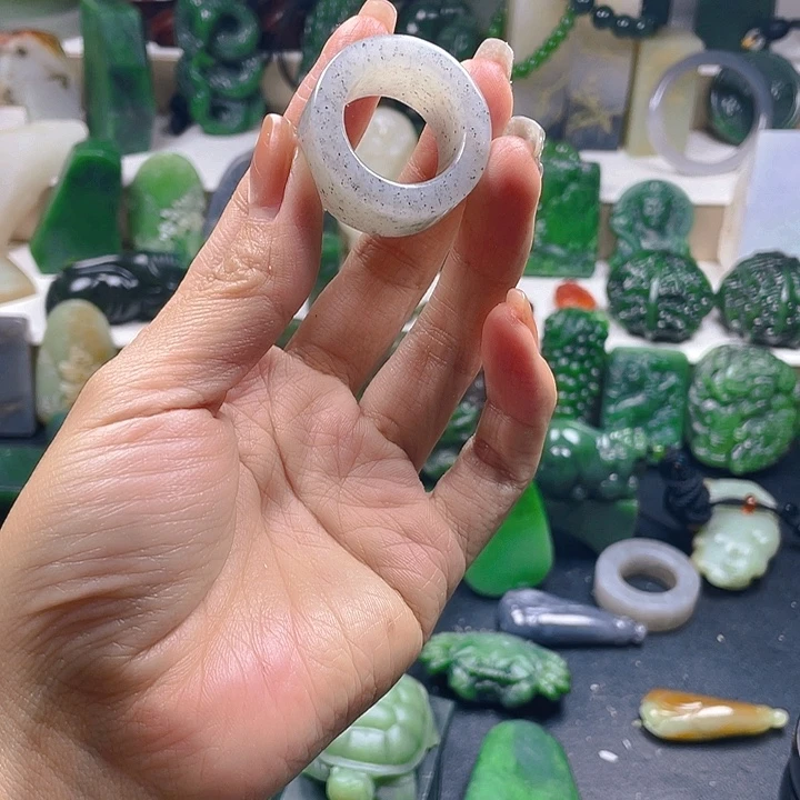 和田玉未镶嵌珠宝半成品