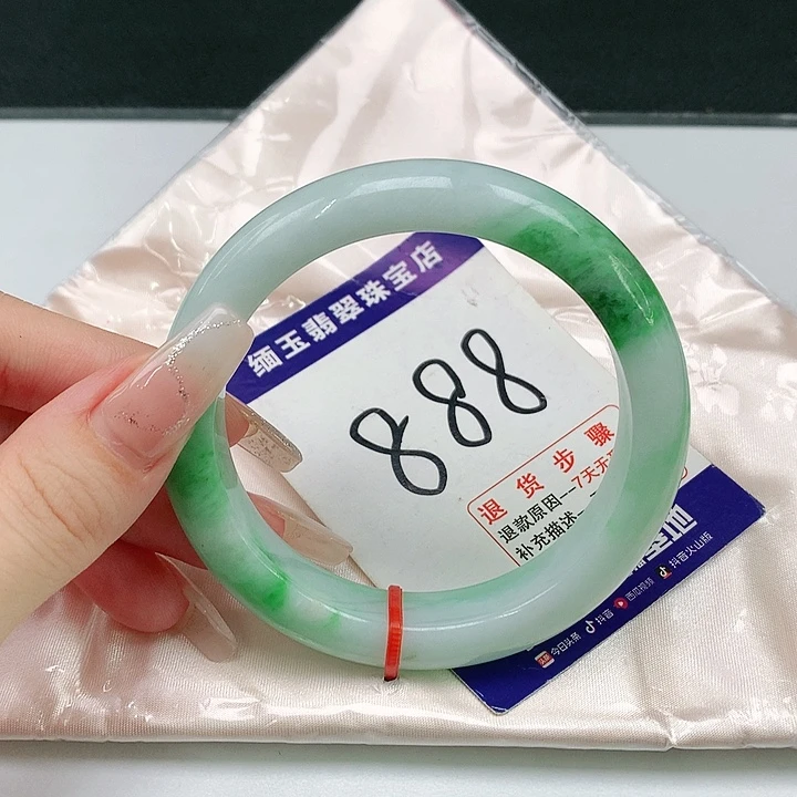 翡翠手镯未镶嵌翡翠手镯