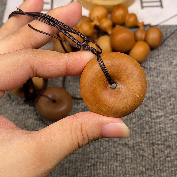 檀香木无事牌老山檀香面包扣微瑕疵