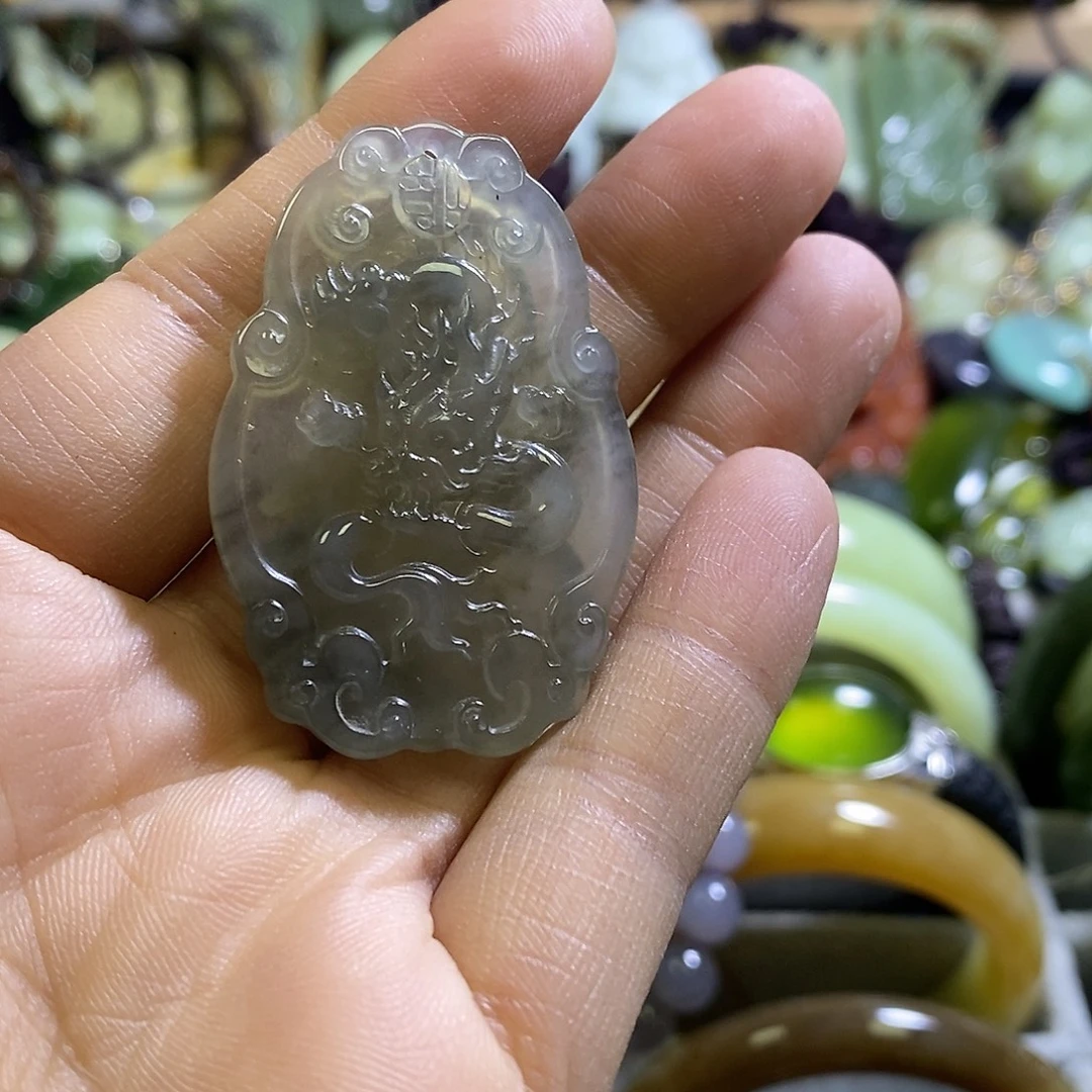 岫玉未镶嵌颈饰龙的守护神