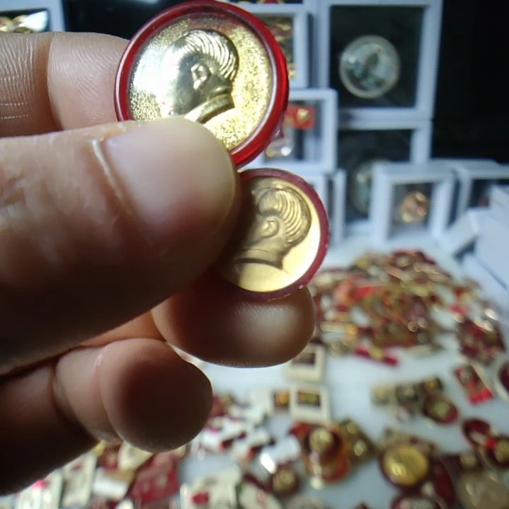 x***zxz爷爷其他像章纪念