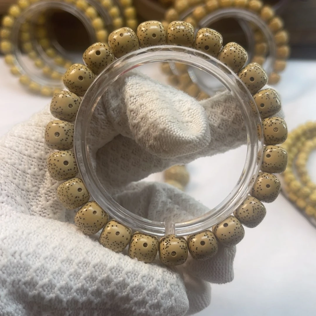 星月菩提吊坠鸡油黄自然氧化颜色均匀