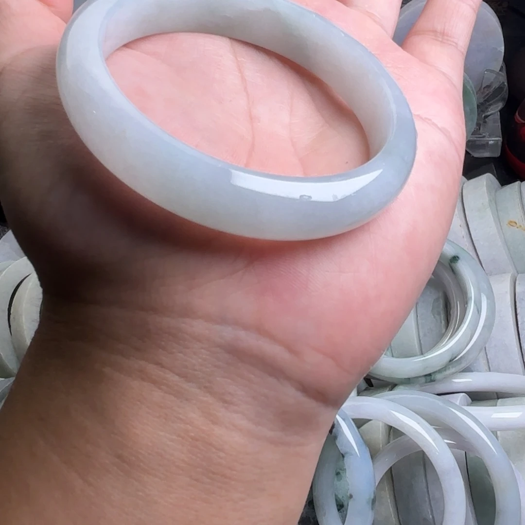 J***.定制翡翠未镶嵌翡翠手镯定制